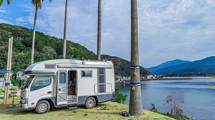 工作40年六旬夫妻退休買露營車四出遊玩，3個月後竟離婚收場。(X)