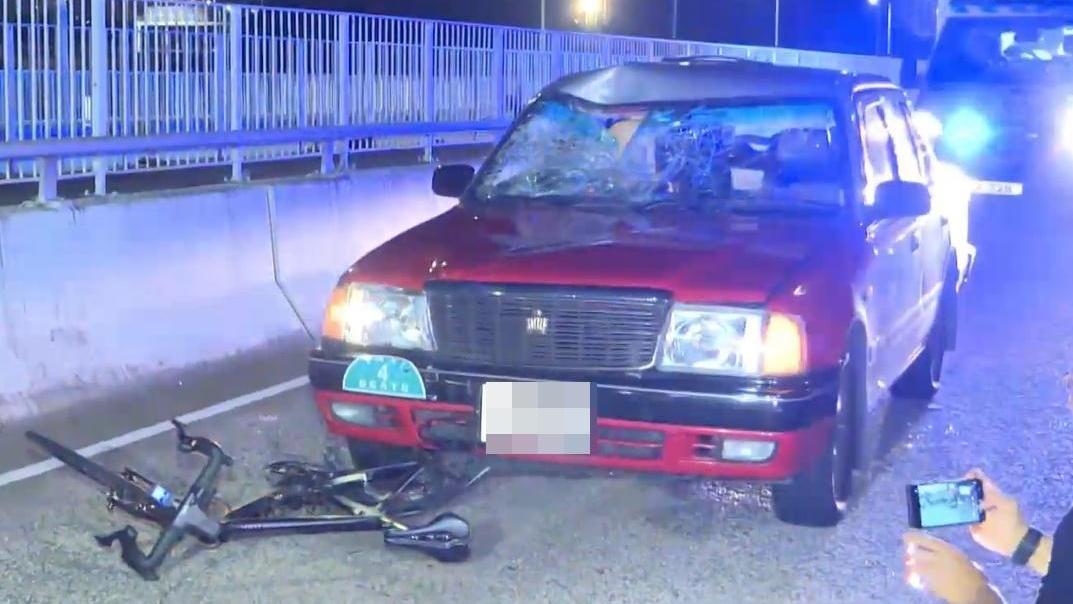 青衣南橋單車男遭的士撞斃，司機涉危駕致死被捕。（電視截圖／資料圖片）