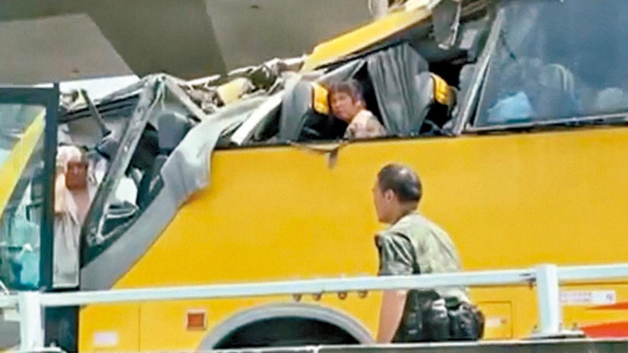 香園圍口岸旅遊巴撼橋底 15乘客受傷送院