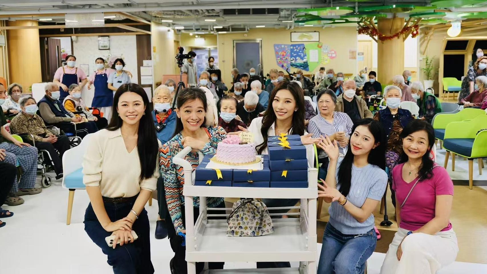 郭秀雲帶鸚鵡現身安老院 梁采貽 陳銘鳳支持月餅義賣