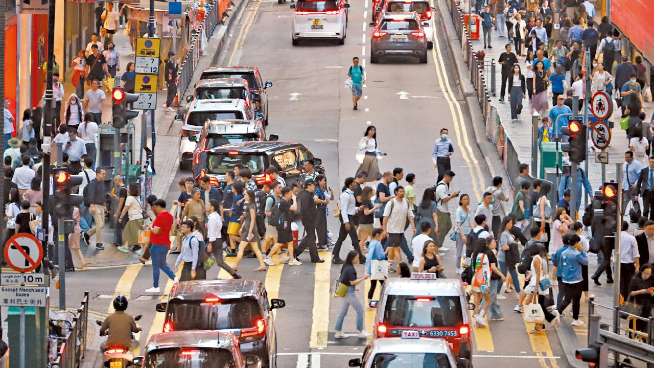 港僱員凍薪比例3年來最高 人力資源管理學會展望明年加薪3.5%