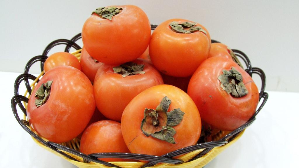 若以柿子作為秋季水果選項，需掌握適量原則、留意糖分攝取，搭配均衡飲食。國健署建議與富含蛋白質或健康脂肪的食物搭配，例如搭配乳酪、豆漿或小量堅果，能延緩血糖上升、增加飽足感。