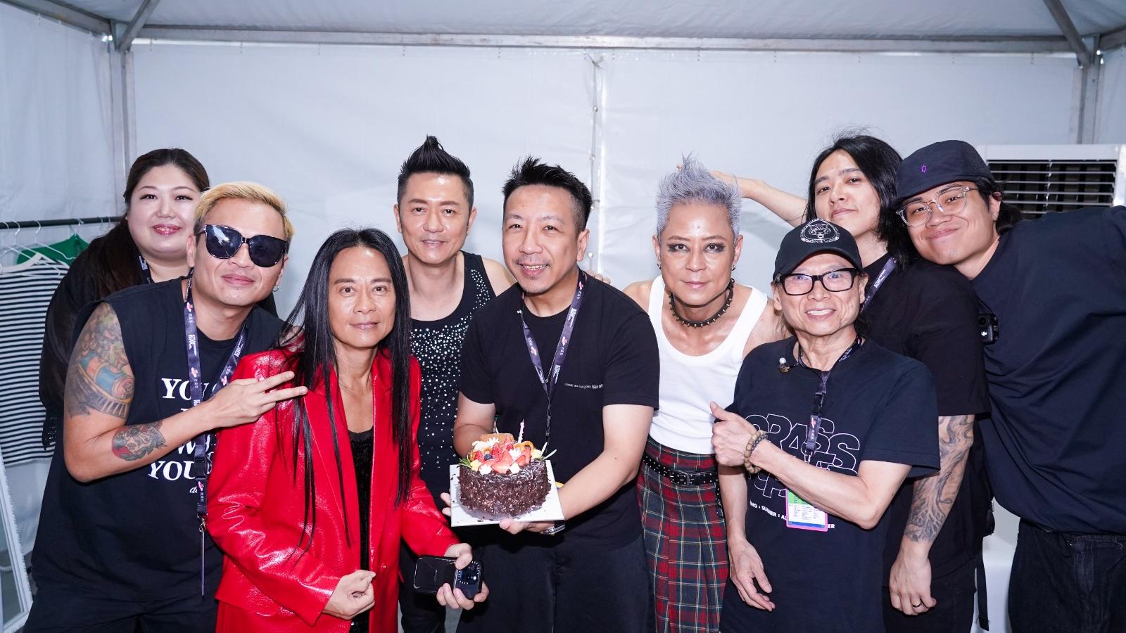 草蜢首度登草莓音樂節舞台  45分鐘爆汗演出全場high爆