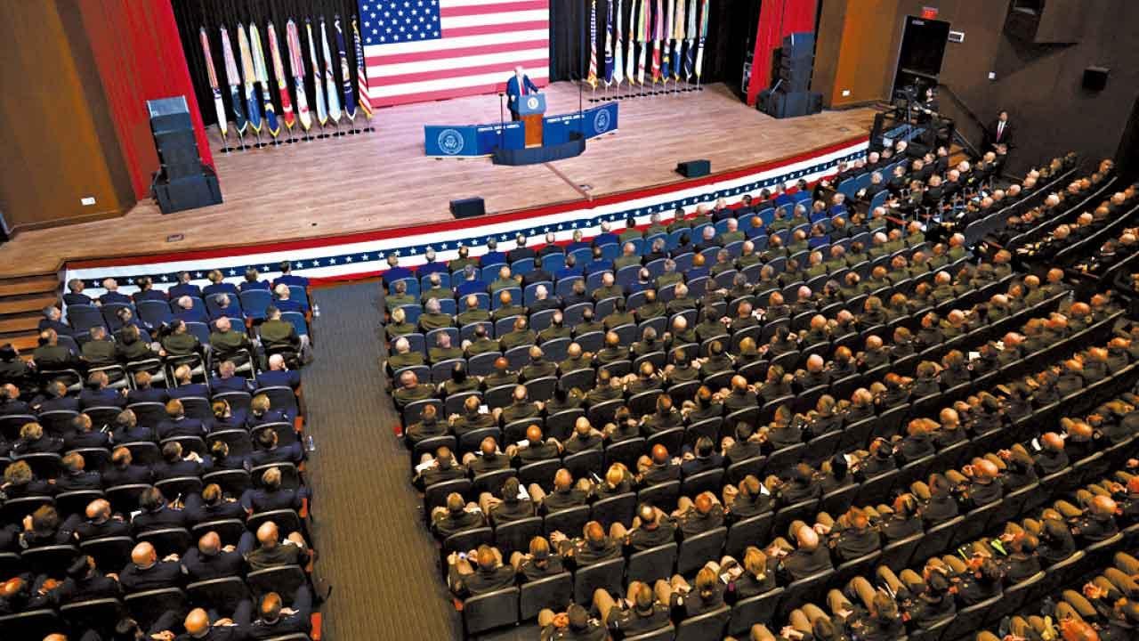 特朗普攘外必先安內