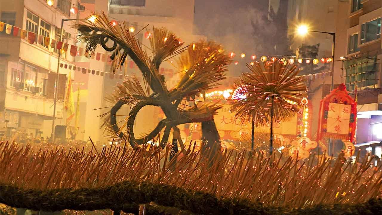 8日超級黃金周旺場 首5日錄102萬旅客訪港 陳茂波：零售業八成料生意錄增長