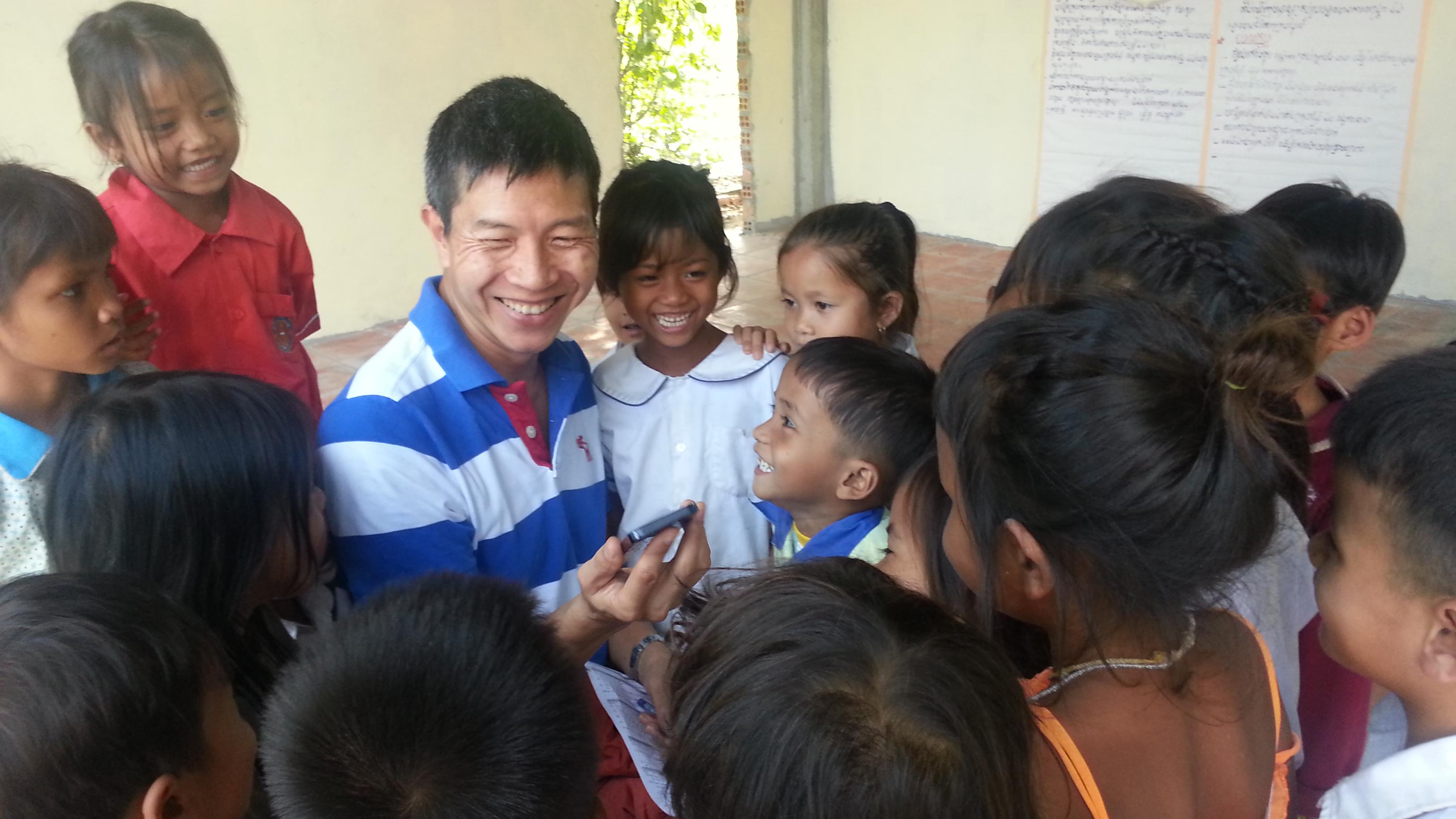 張力耘全家共助養120個小朋友