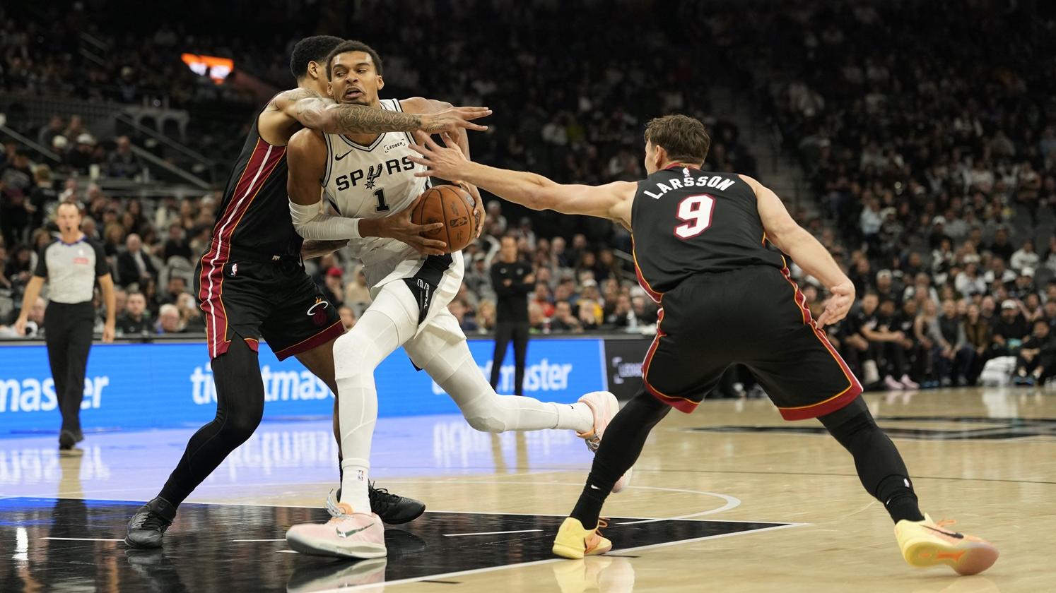 雲班耶馬無人能阻之下，帶領馬刺107:101擊敗熱火。(路透社)