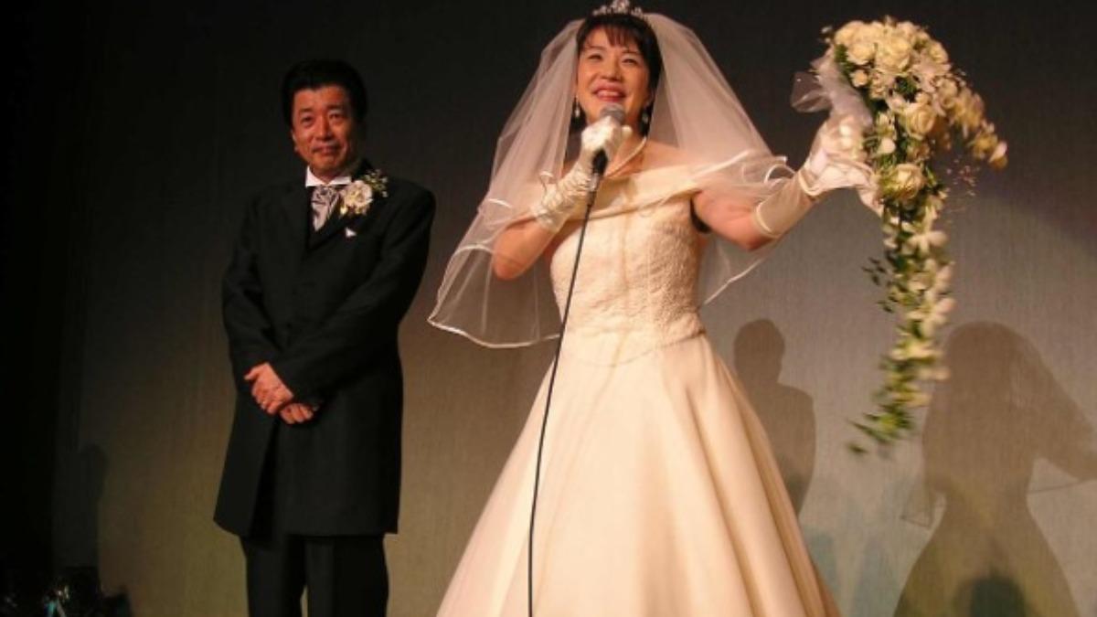 高市早苗與山本拓在2004年首次結婚，2017年離婚，2021年再婚。