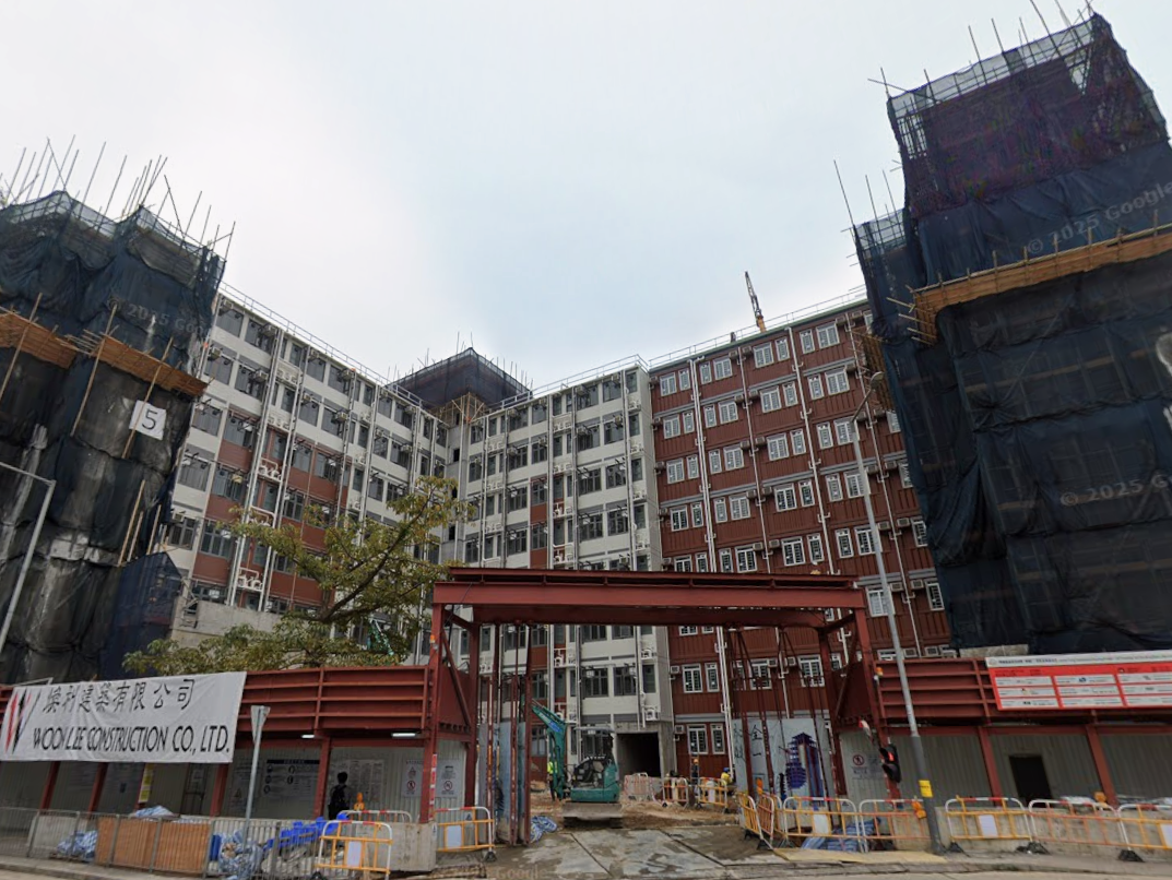 牛頭角過渡房屋27歲女燒炭亡，母上門揭發惜太遲。(Google街景截圖)