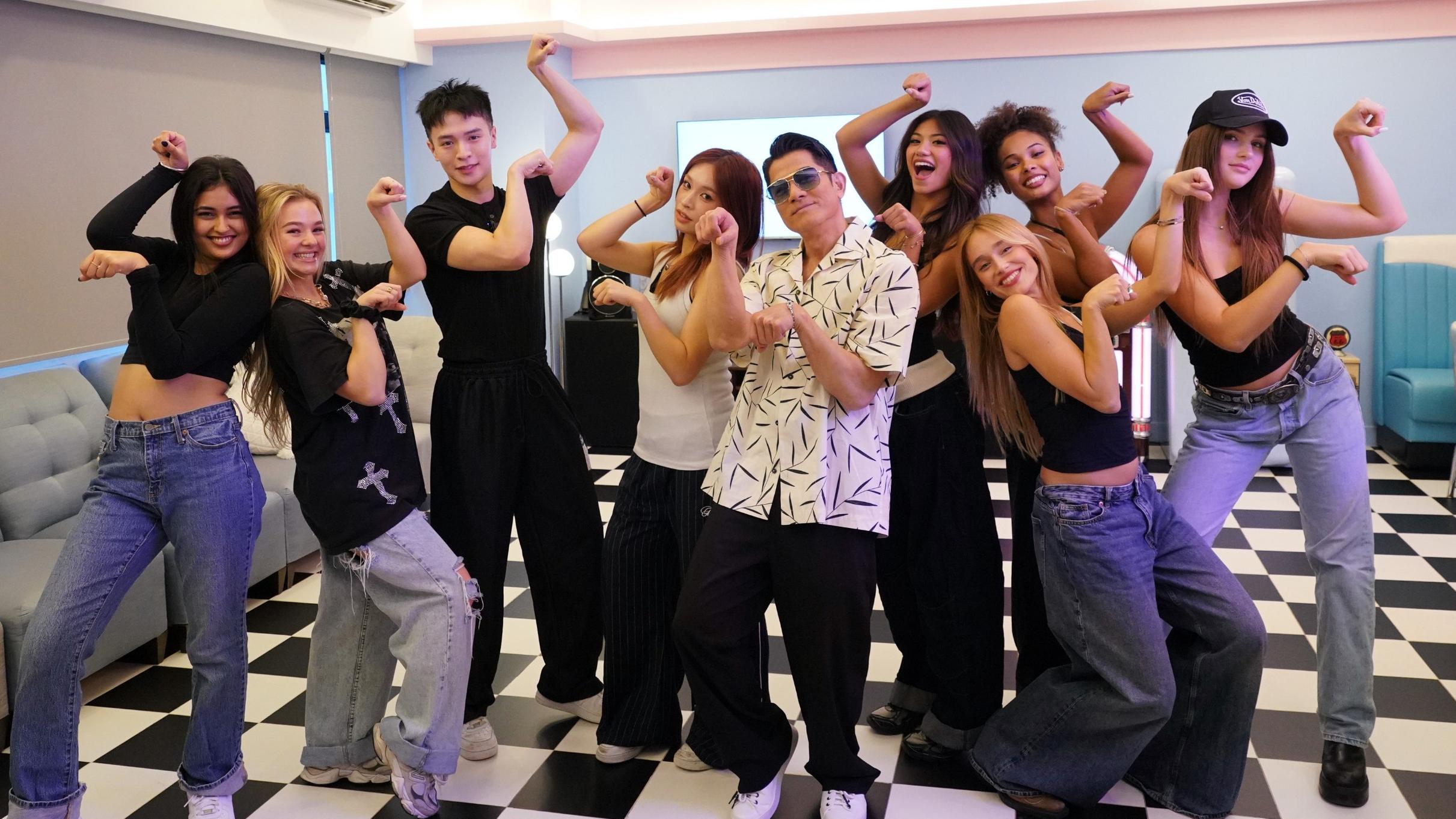 郭富城為國際組合Now United錄音探班 向曾家瑩Ariel教路讃領悟力高