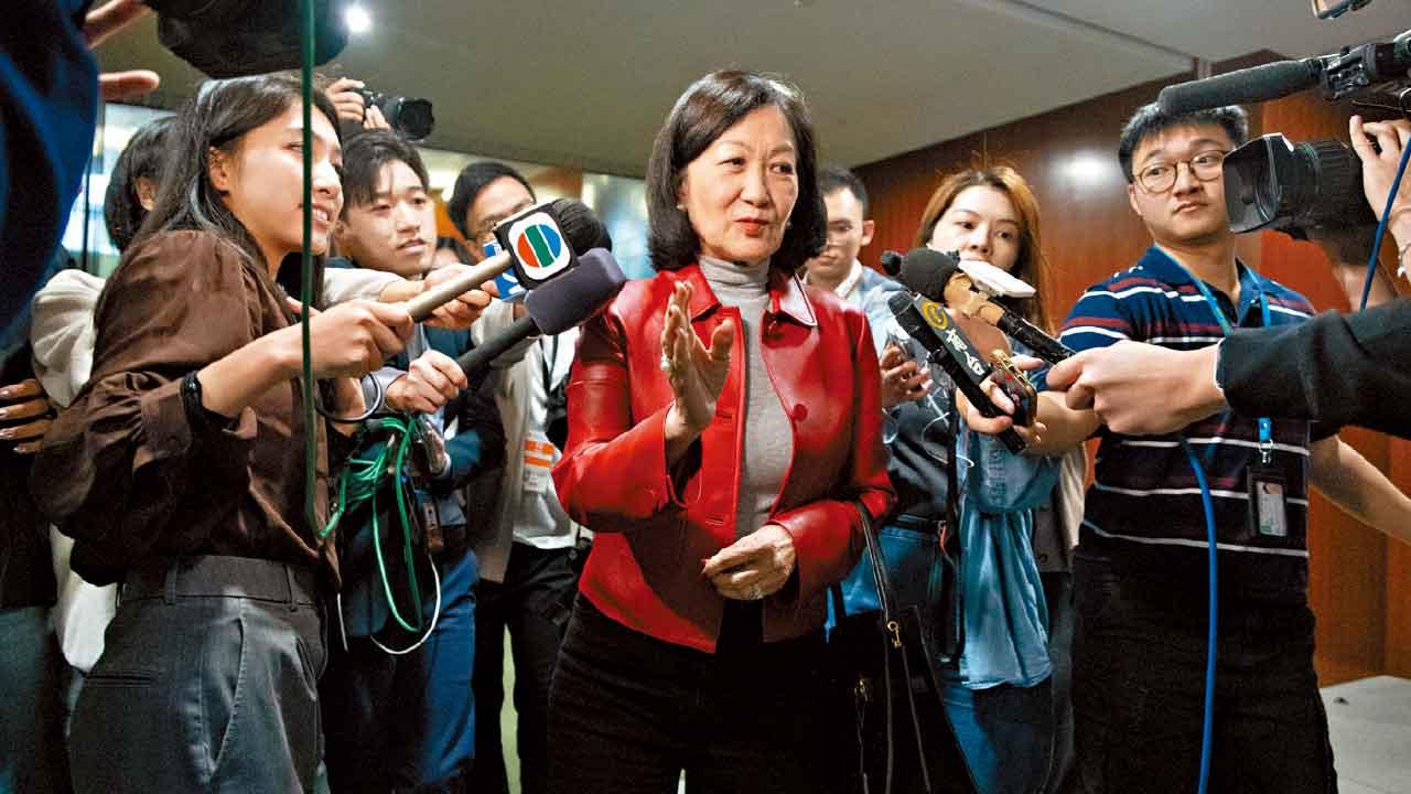 「可能是最後合照」葉劉夥黨友議事廳留影