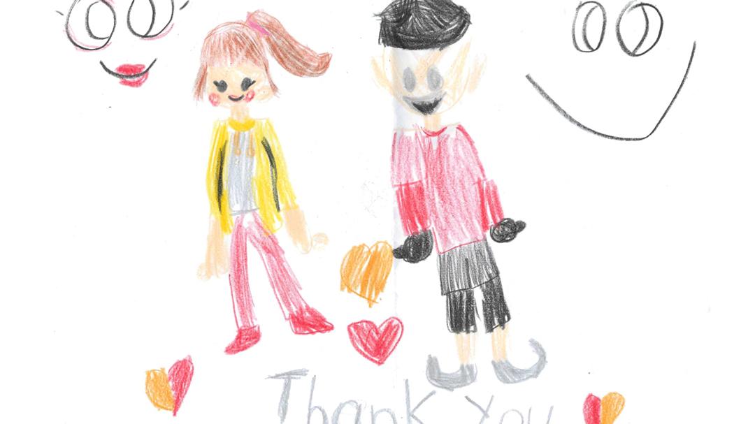 粉嶺電工觸電亡，遺孀感謝各界援手子女畫畫致意。(工業傷亡權益會)