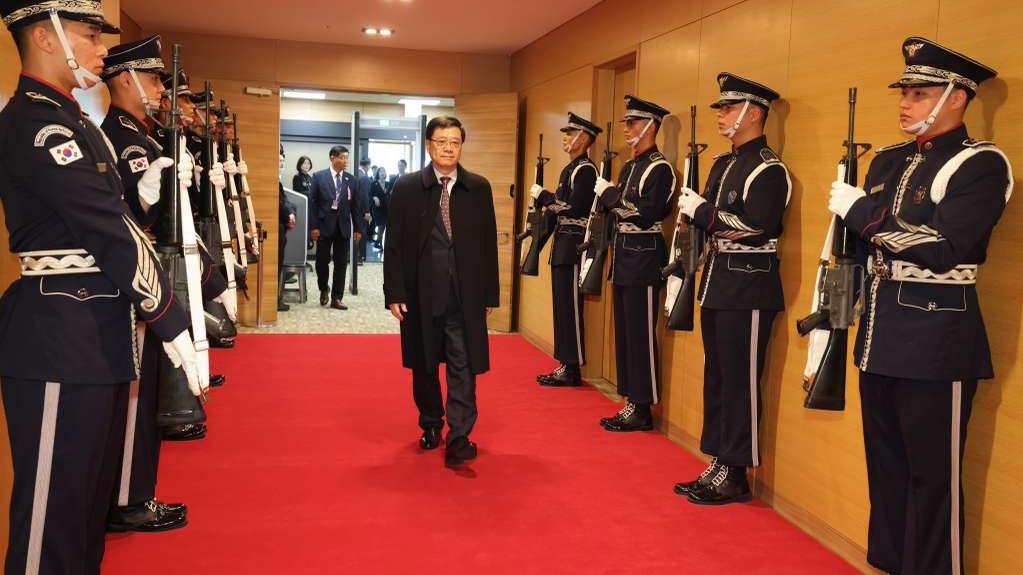 李家超和團隊今抵韓國。(李家超FB)