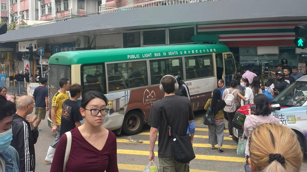 堅尼地城發生交通意外。（fb「車cam L（香港群組）」圖片）