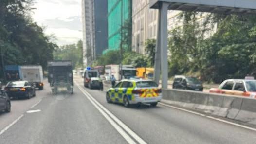 荃灣發生涉及警車交通意外。（fb「馬路的事討論區」圖片）