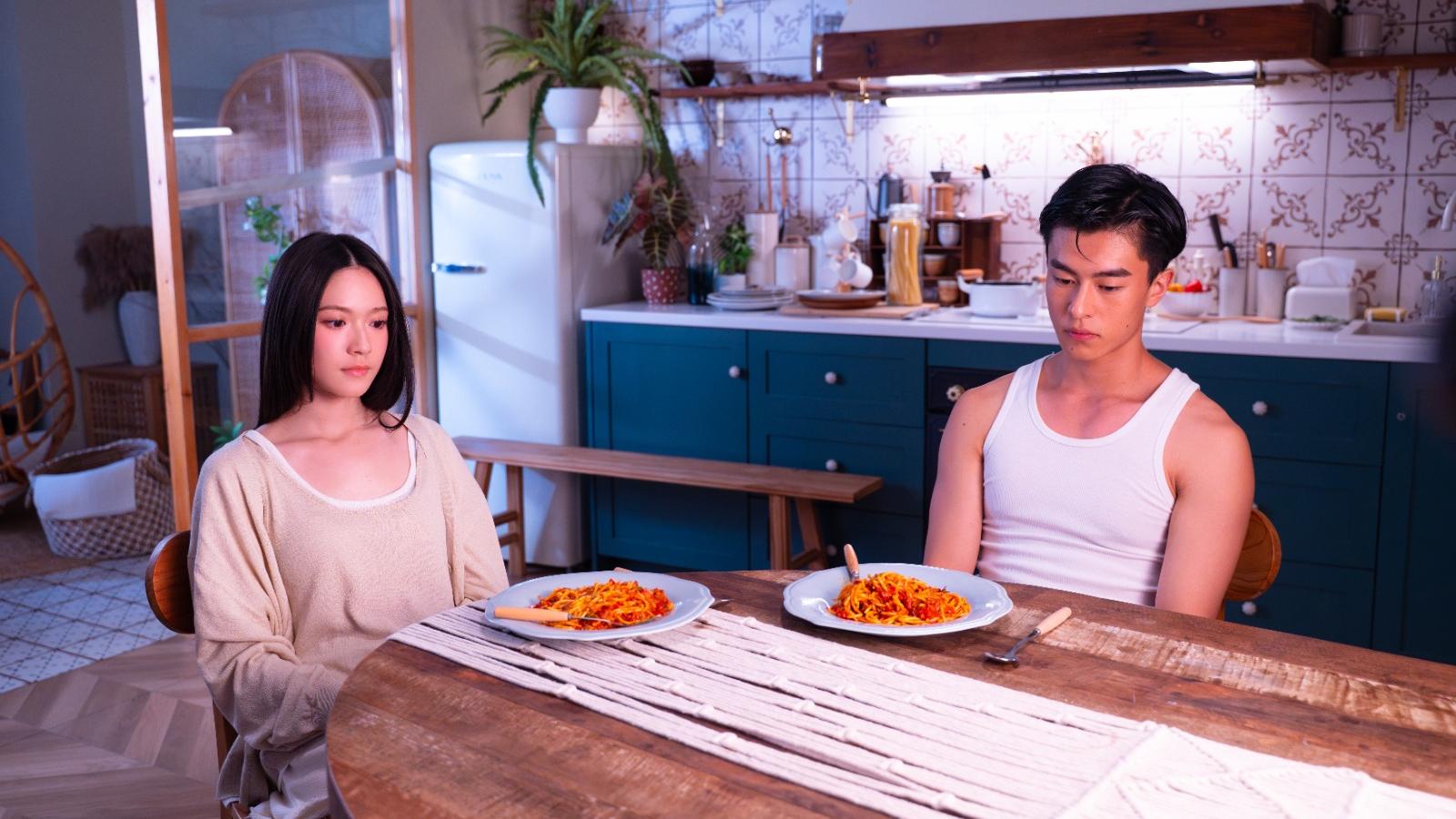 Cloud雲浩影為愛情拆彈 搵康堤舊愛仲佳佳任MV男主角