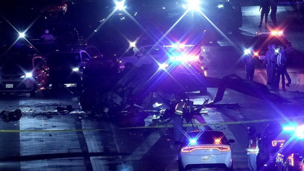 美國加州沙加緬度一架醫療直升機墜毁在高速公路上。（美聯社）