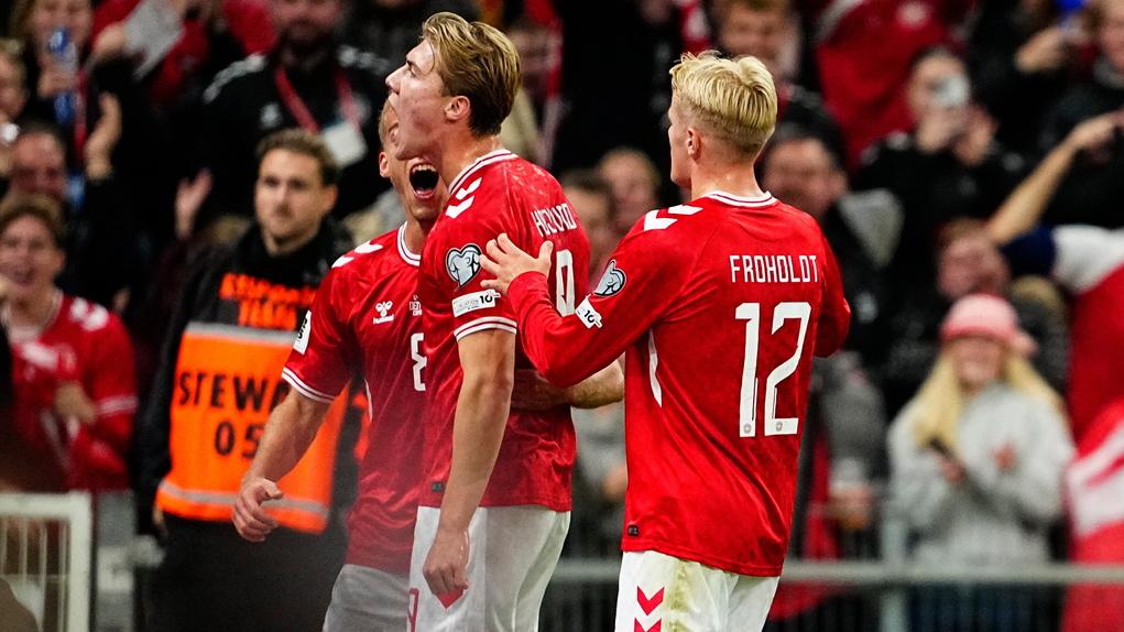 海倫繼續入波，協助丹麥3:1擊敗希臘。(美聯社)