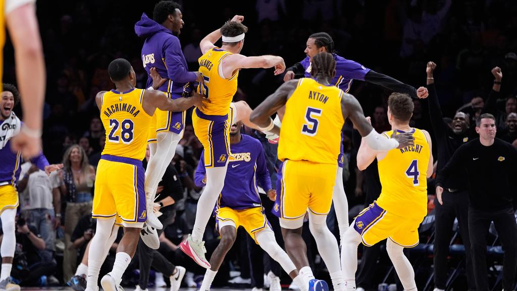 列維斯為湖人射入絕殺球，以116:115擊敗木狼。(美聯社)