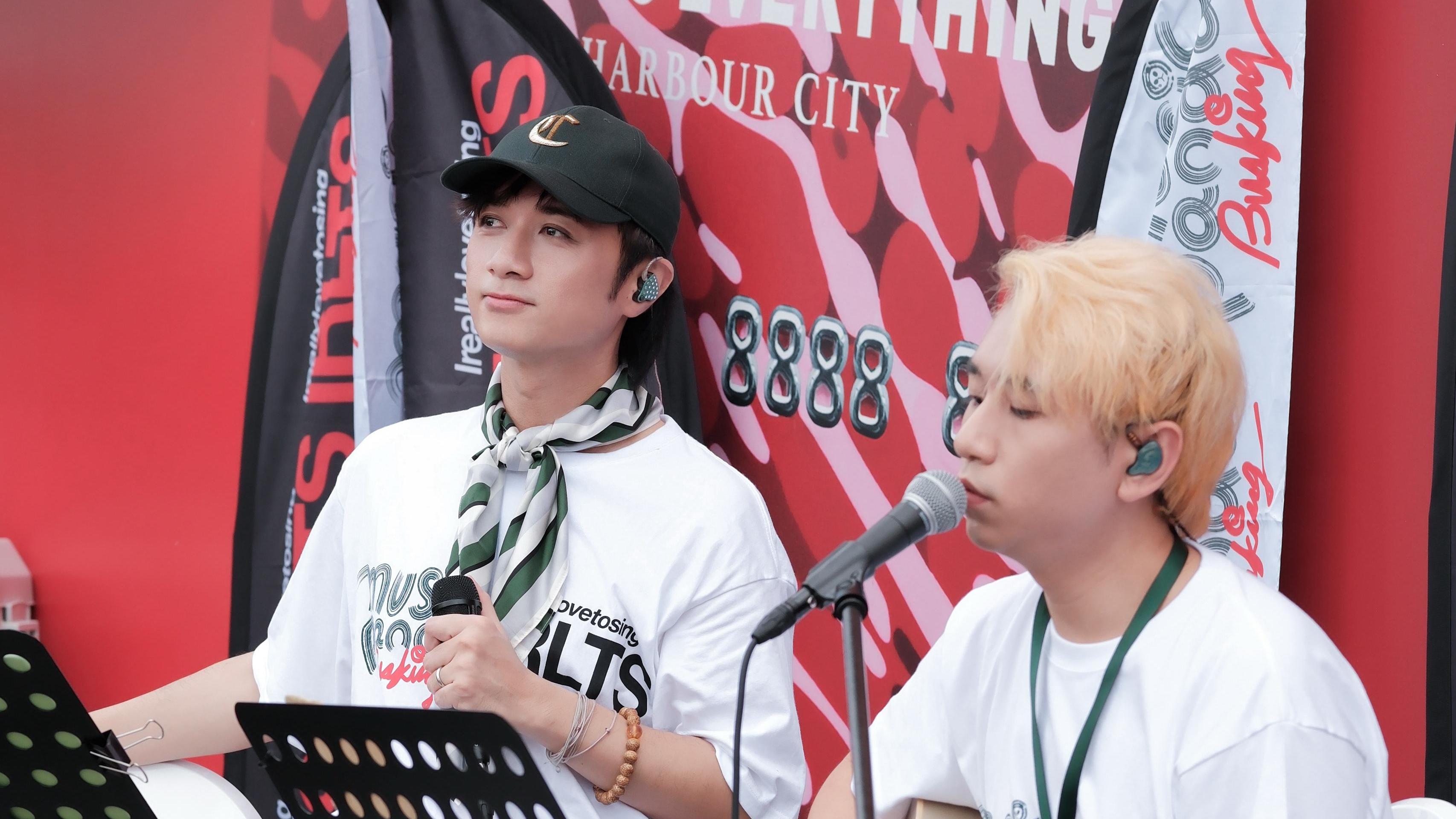 古巨基尖沙咀Busking被「雨神」眷顧 獲粉絲冒雨力撐