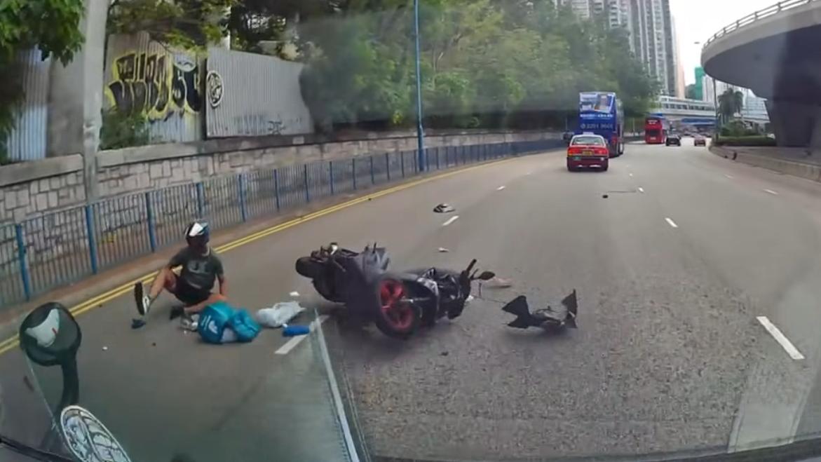 觀塘道發生車禍。（fb「車cam L（香港群組）」截圖）