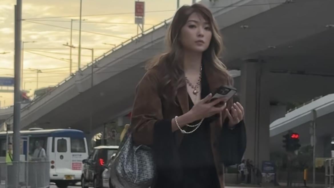 車cam捕獲連詩雅路邊等車 見司機影相即