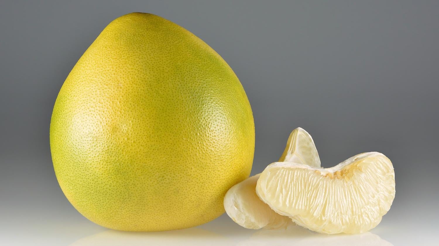 中秋節應景「淺嘗一兩瓣」即可，若一次吃到半顆以上，就可能導致藥效過強或增加副作用風險。