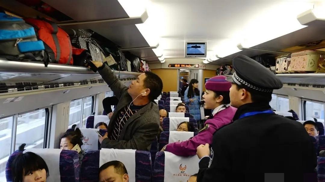 高鐵推「上門搬運行李送到月台」服務 單件僅收68人民幣。（視覺中國）