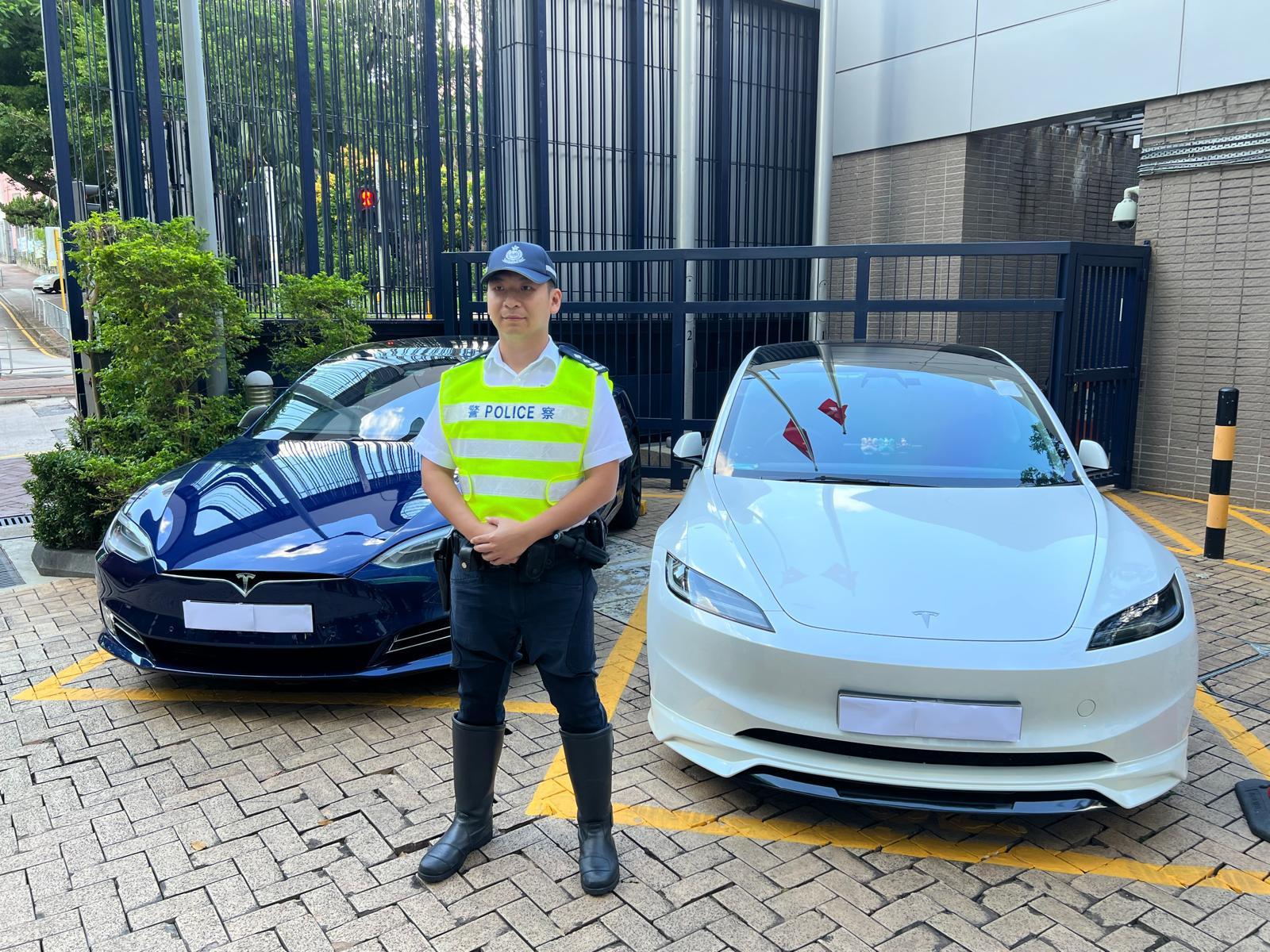 警葵青放蛇打撃「白牌車」，拘兩司機扣Tesla私家車。