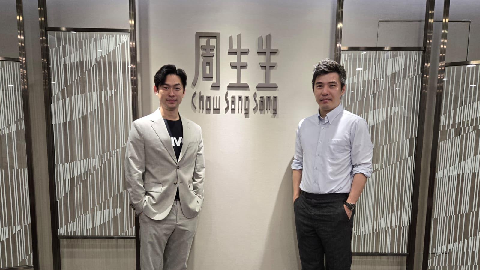 周生生與支付科技公司Nuvei合作，擴展全球化業務。(左為Nuvei銷售總監Alvin Chan，右為周生生全通路業務整合總監Fai Leung)