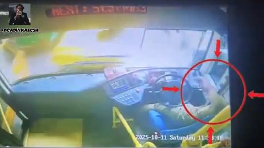 司機癲癇發作時腳部踩到油門，導致巴士往前衝，連環撞到前方車輛。(互聯網)