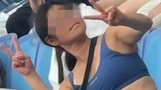 網球｜上海大師賽女球迷酒後炫耀外國護照 持續喧嘩被抬離場