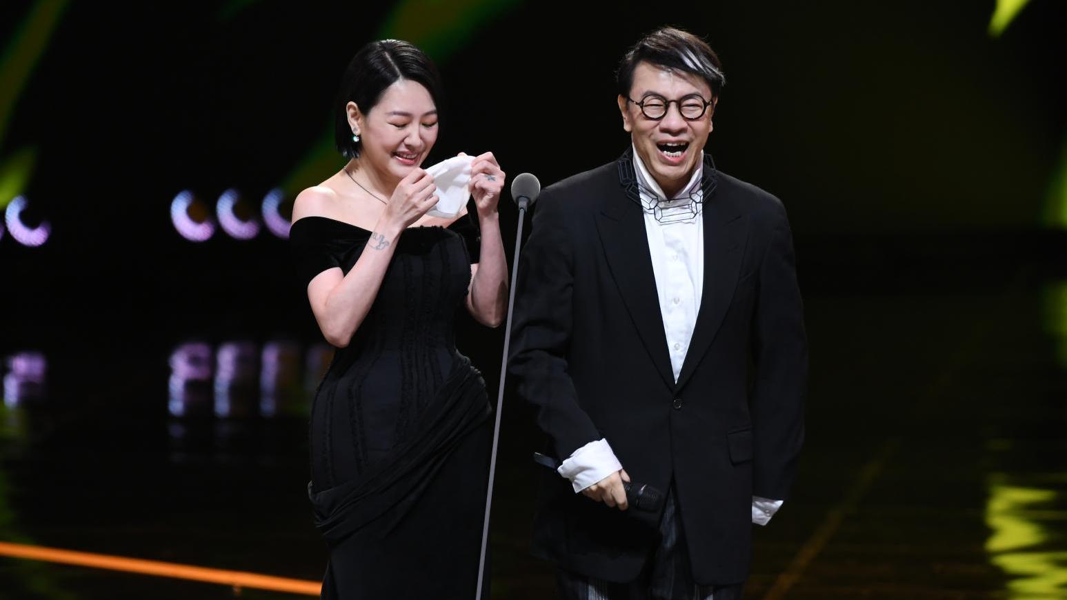 金鐘獎2025｜小S淚灑舞台唱大S遺作 蔡康永幽默化解傷感氣氛