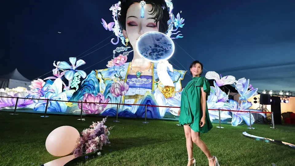 「香江仙子」巨型花燈燈組