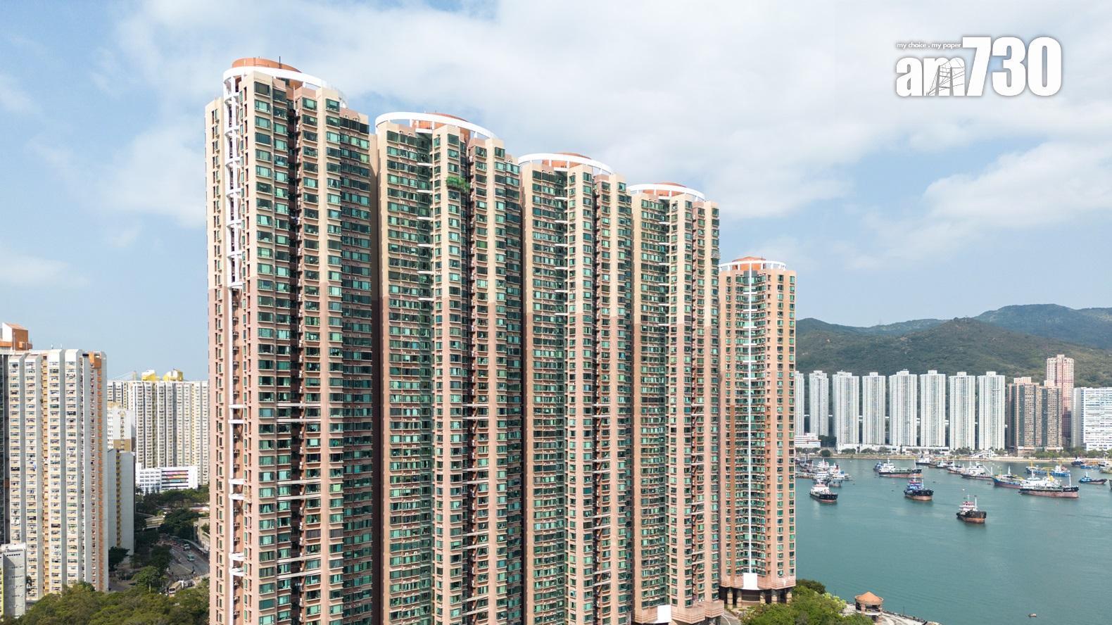 青衣灝景灣海景套三房戶，外區客以1,200萬元承接，原業主持貨25年，帳面進帳逾八球。