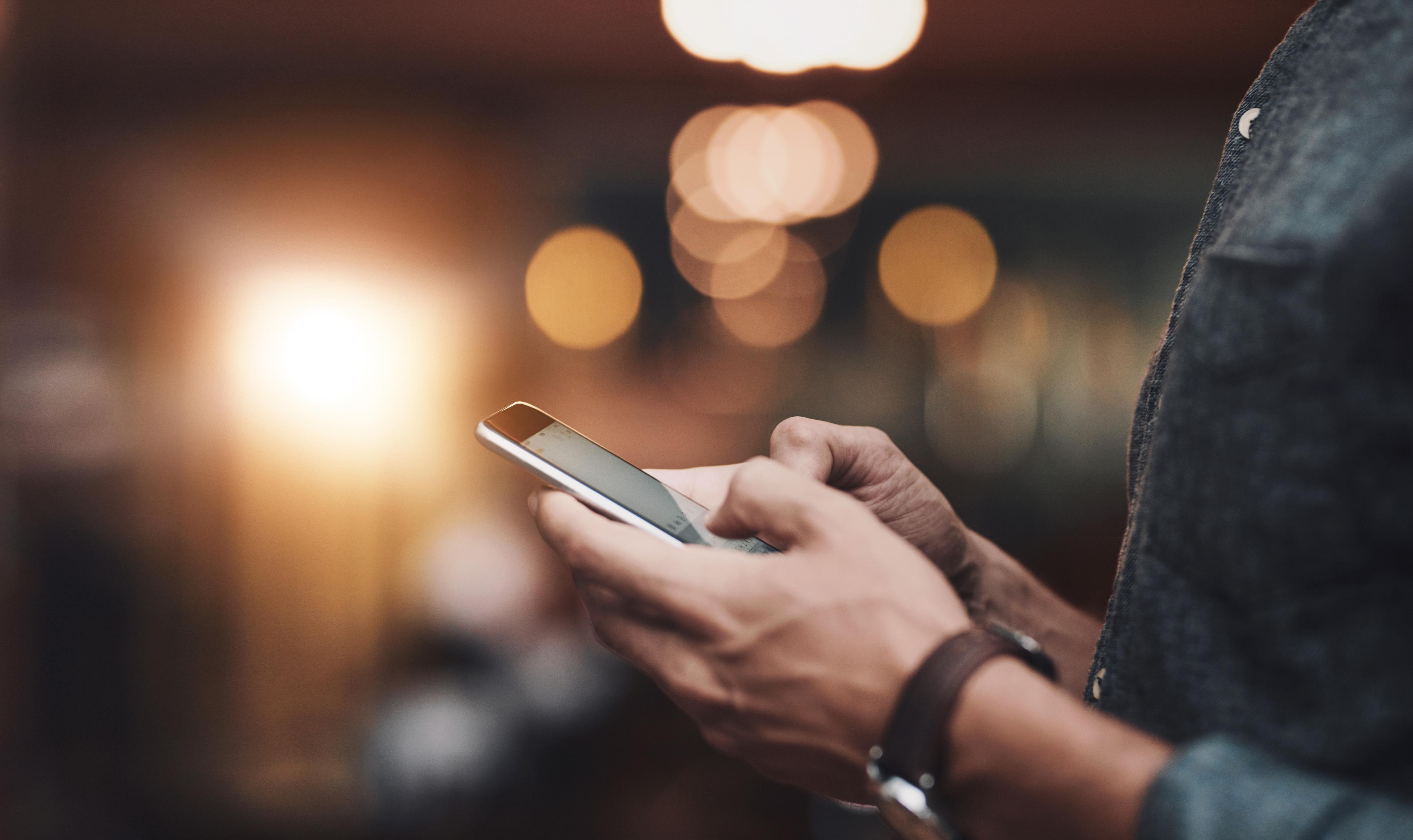 男子通訊軟件接白撞訊息  墮裸聊陷阱失30萬