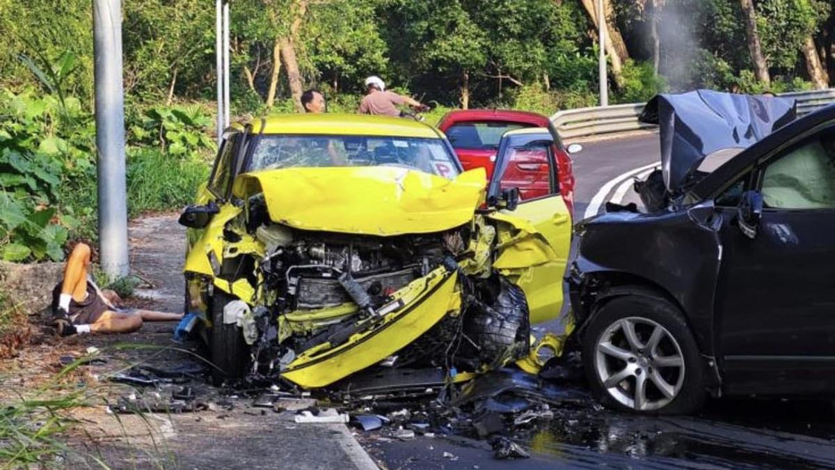 新娘潭路周日早上發生交通意外。(FB群組「馬路的事討論區」)