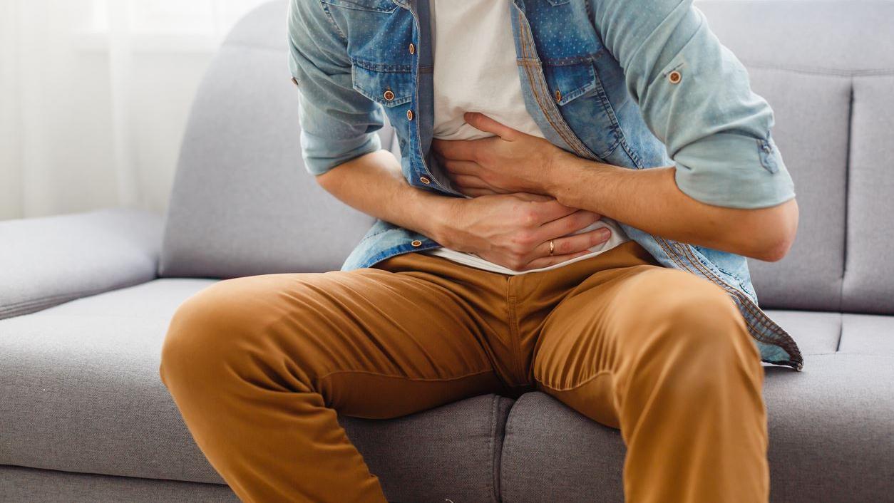 大腸息肉是日後演變成大腸癌的主要因素，年輕人一旦出現相關症狀，同樣可能面臨健康風險，及早發現並切除息肉有助癌症預防。