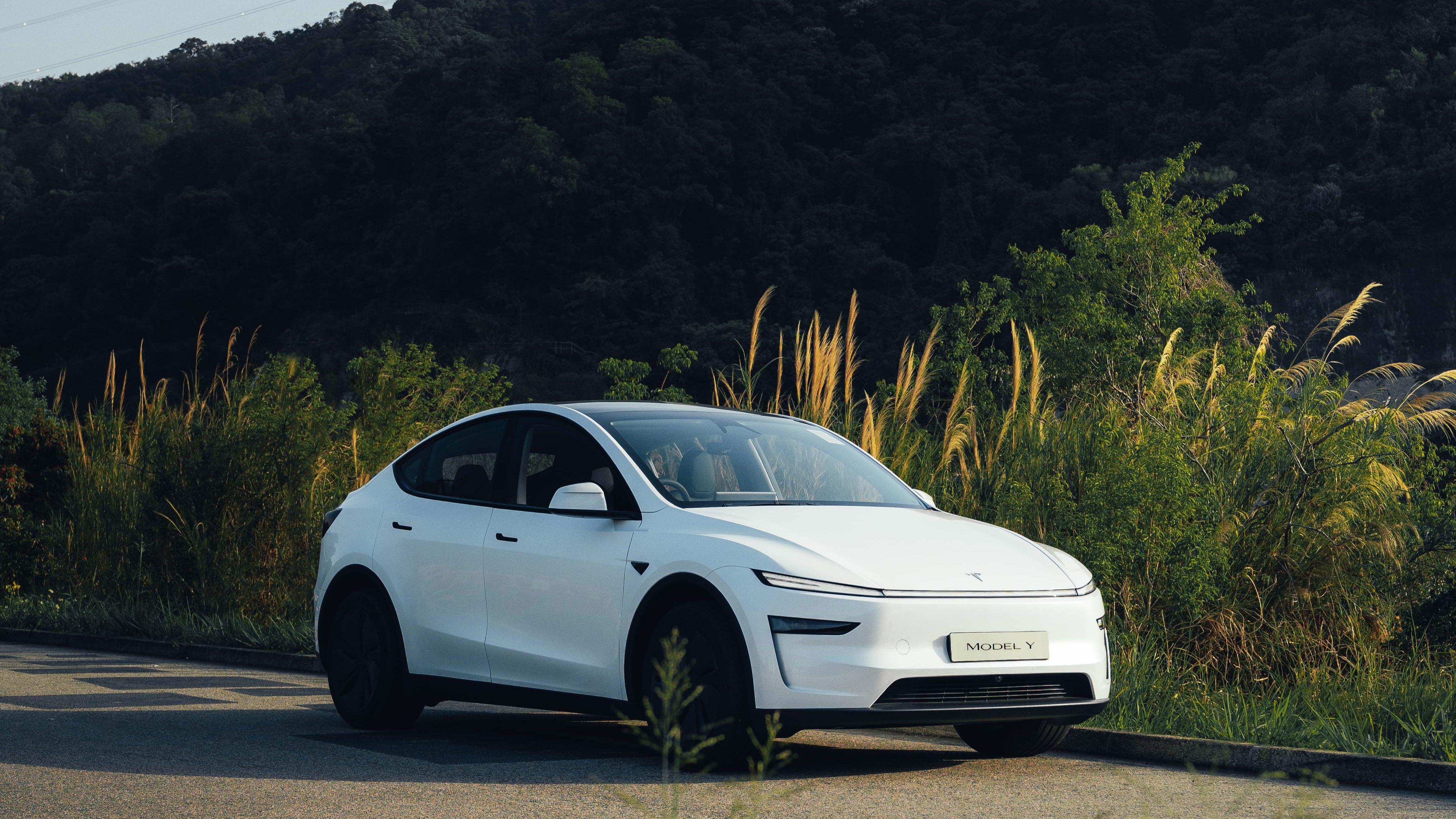 Model Y減價14%一換一30萬有找　Model 3新增鏡頭及打燈桿、提升續航距離
