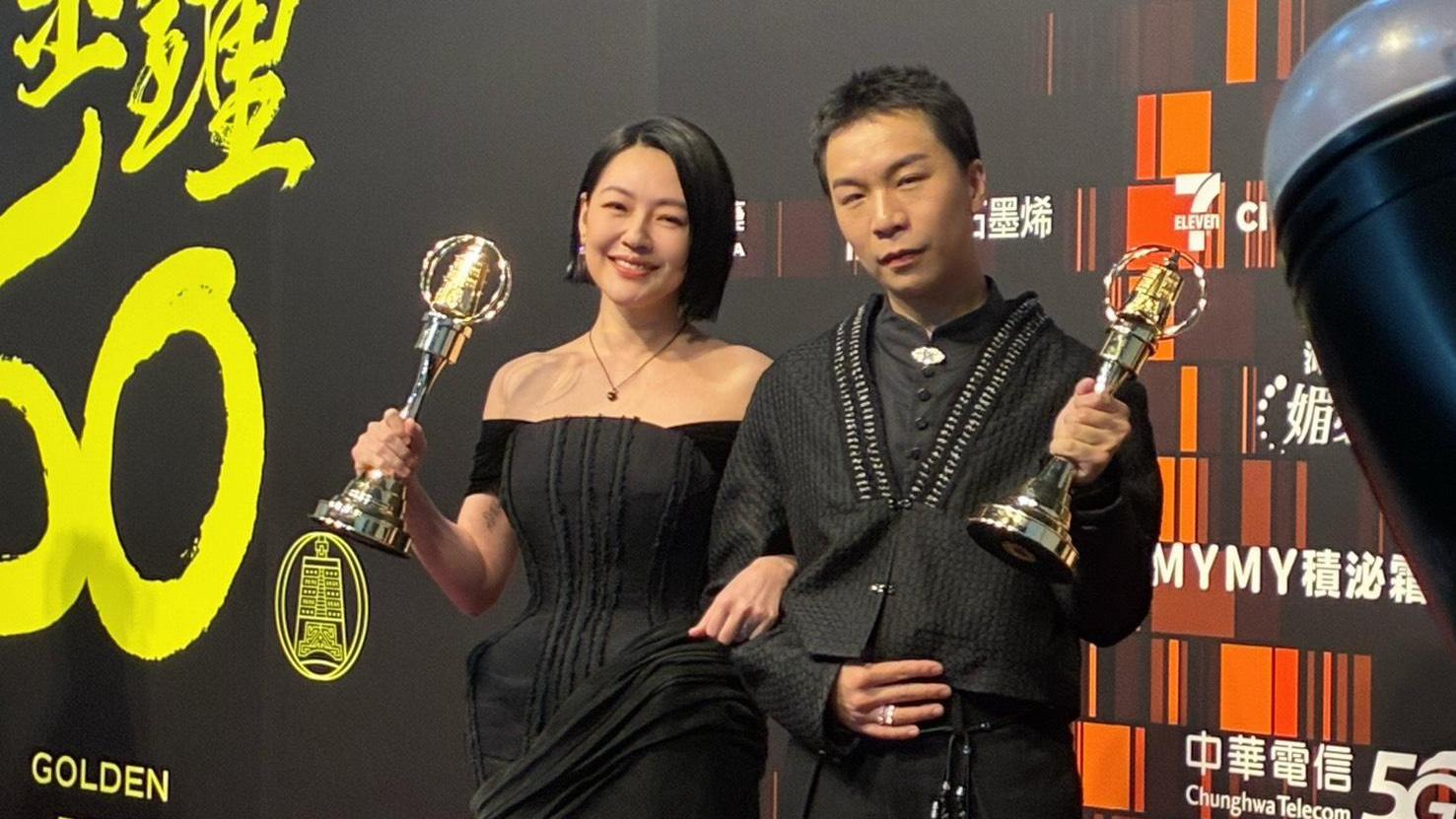 小S（左）與派翠克（右）以《小姐不熙娣》奪下本屆金鐘獎綜藝節目主持人獎。（圖／記者郭竹倩 攝）