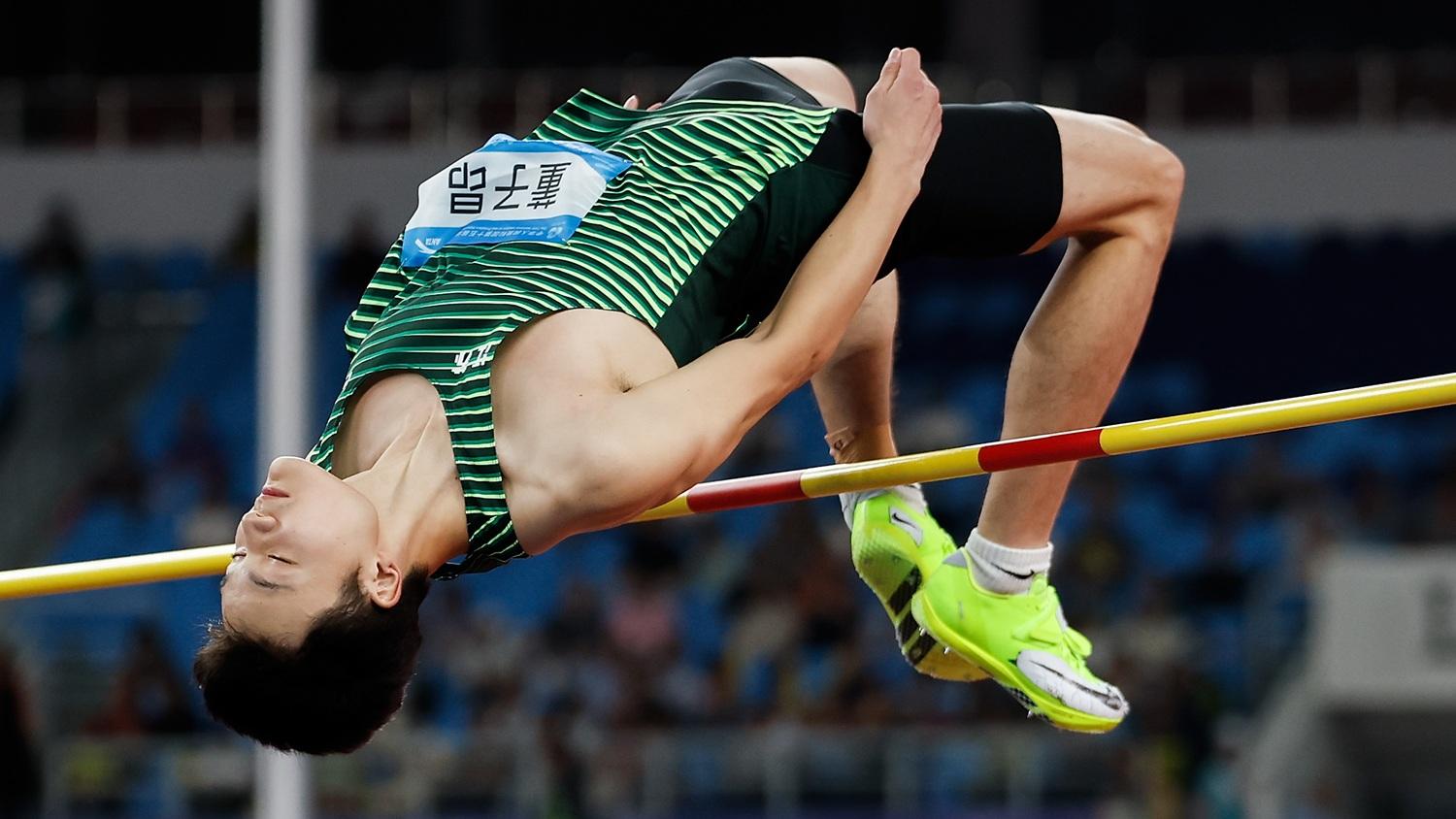 江蘇的董子昂在跳高的比賽引起了疑問。(新華社)