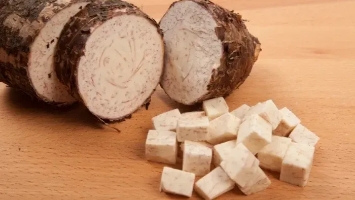 五旬婦進食野生芋頭後懷疑中毒。