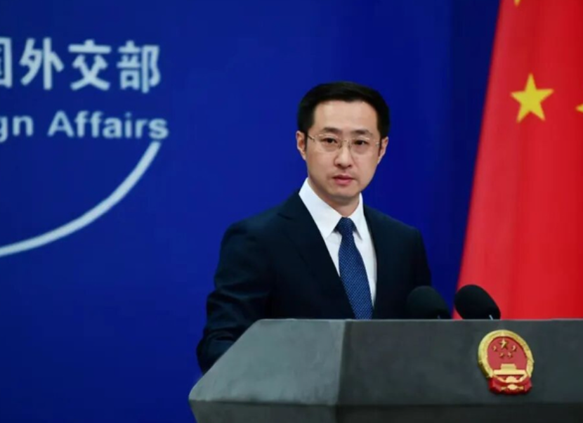 外交部發言人林劍回應，高市早苗在國會公然發表涉台露骨挑釁言論，暗示武力介入台海的可能性，在中方表達嚴正交涉和強烈抗議後還執迷不悟、拒不撤回。