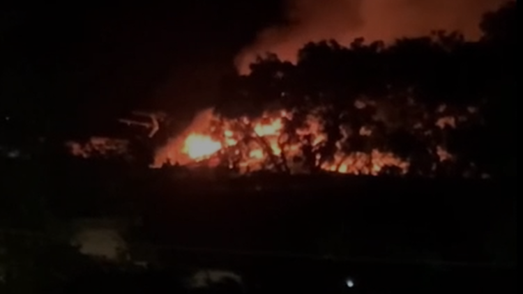 現場火光熊熊。