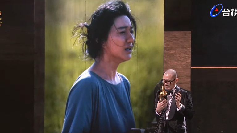 金馬獎2025｜范冰冰素顏憑大馬電影《地母》封影后 電話激動分享感言