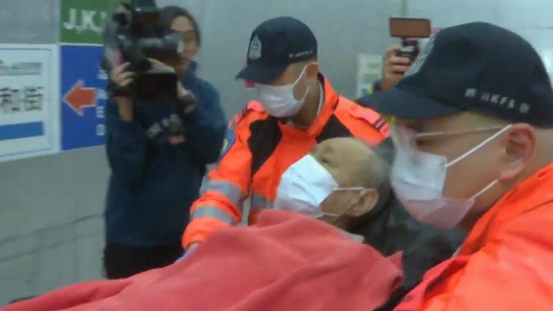 八旬翁飛鵝山失蹤一日後尋獲，手腳擦傷清醒送院。(有線新聞截圖)