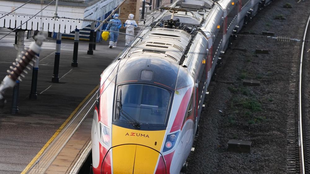 英列車無差別斬人，警方指32歲被捕男是唯一疑犯。(AP)