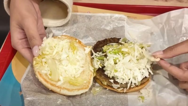 南韓生菜短缺價格飆，快餐店漢堡被迫改用高麗菜。(X)