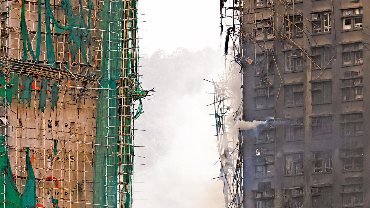 五級烈焰焚逾日 噬83命 政府設3億宏福苑援助基金 每戶派1萬應急 成立3工作小組 3司長領導 審視情況定選舉情況