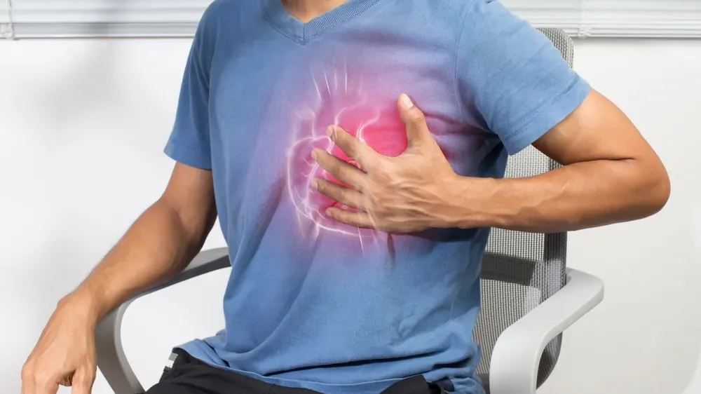 臺大醫院高階循環輔助團隊日前成功為一名極端末期心臟衰竭患者，執行心臟移除仍存活「植入兩套長效型模擬全人工心臟」手術。